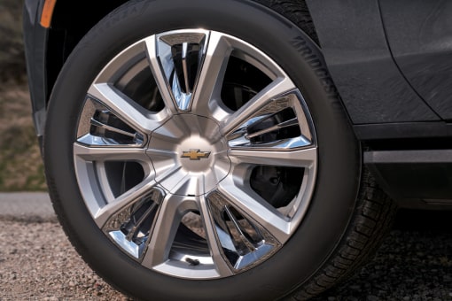 2022 Chevrolet tahoe Design: Exterior 22-inch Chrome Silver Premium Painted Wheel