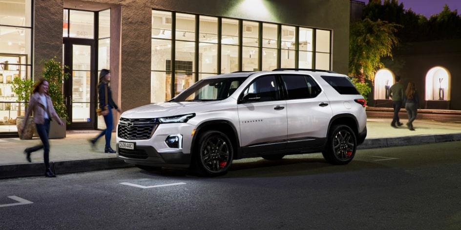 2022 Chevrolet Traverse Trims: Redline Exterior 3/4 Front